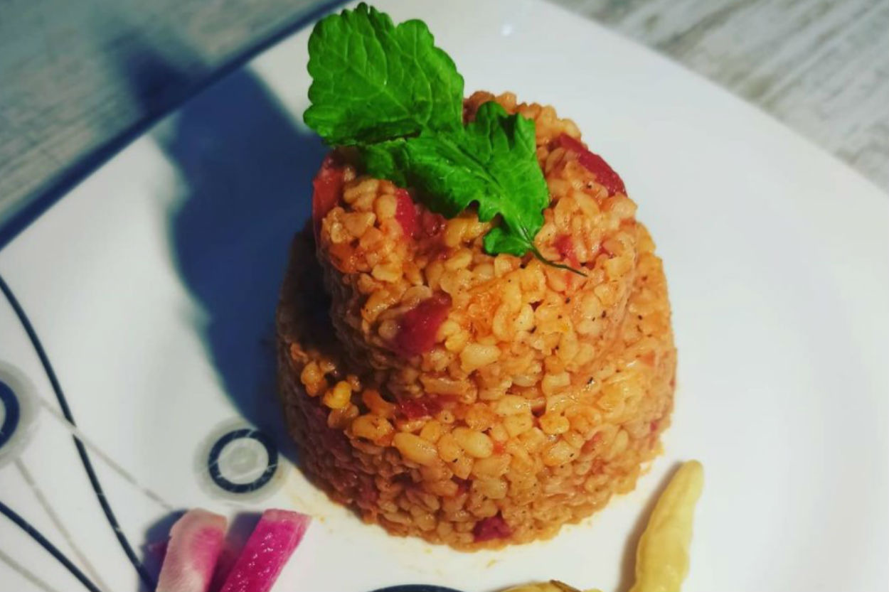 Harika ve Pratik: Domatesli Bulgur Pilavı