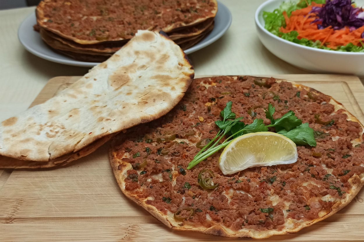 Evde Lahmacun Yapmanın En Kolay Yolu: Lavaştan Lahmacun