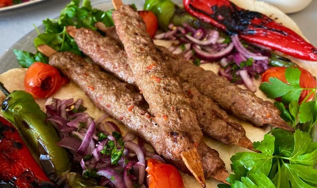 Evi Ocakbaşına Çevirdik: Adana Kebap