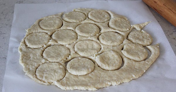 mayasiz-peynirli-pisi-asama-6