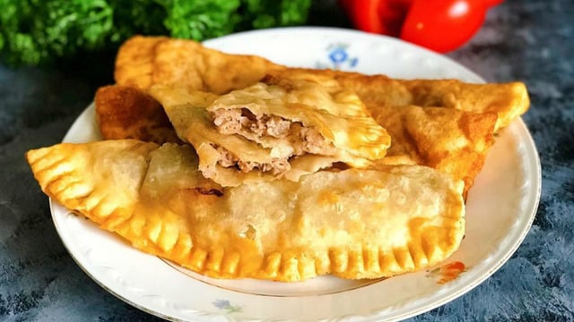 Herkesin Çok Sevdiği: Çibörek (Çiğ Börek)