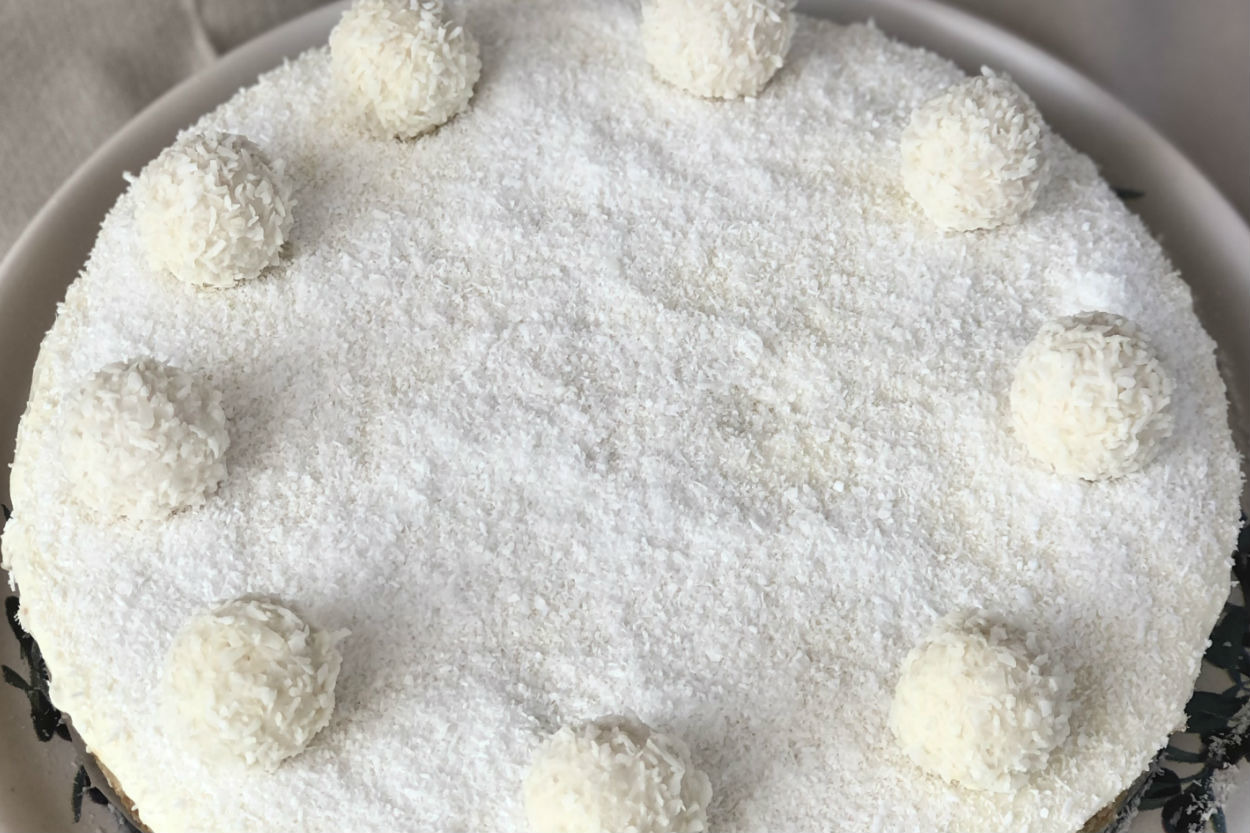 Bol Hindistan Cevizli: Beyaz Çikolatalı Pişmeyen Cheesecake