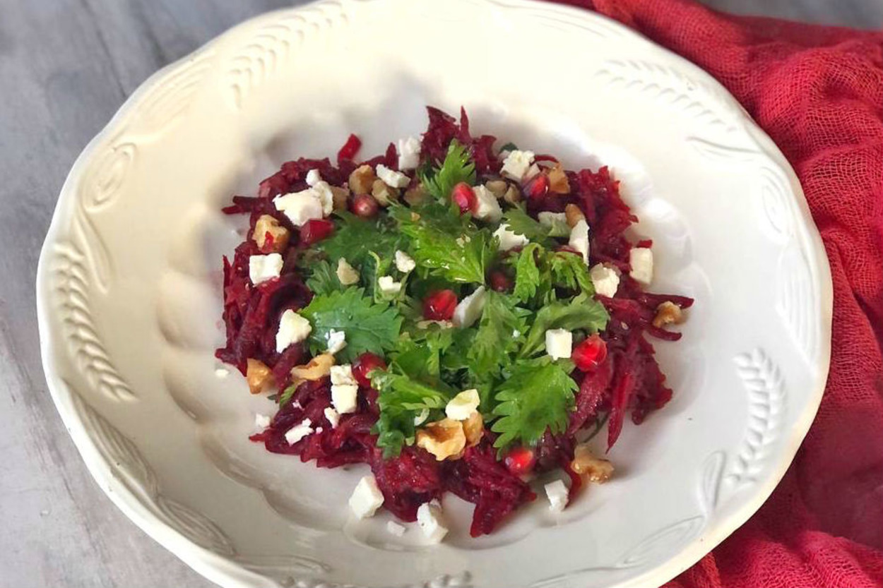 Faydası Bitmez: Pancarlı Isırgan Salatası