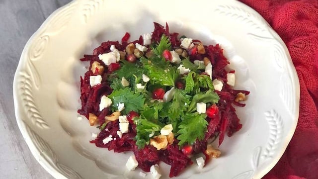 Faydası Bitmez: Pancarlı Isırgan Salatası