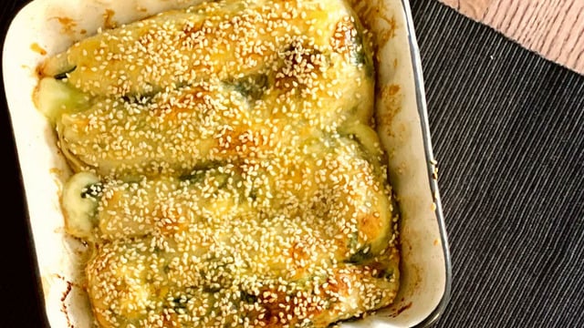 Kolay Açılan Hamuruyla: El Açması Ispanaklı Peynirli Börek
