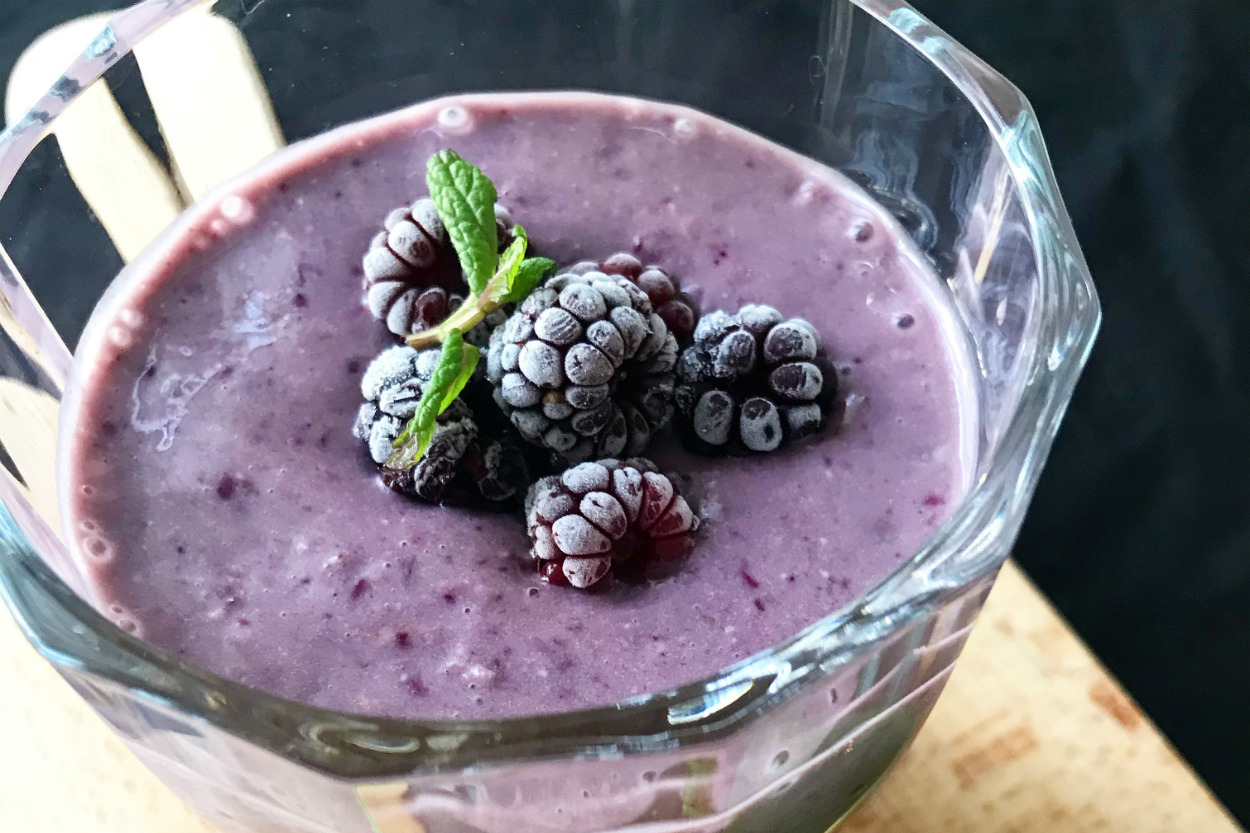 Lezzeti Baş Döndürür: Muzlu Böğürtlenli Smoothie