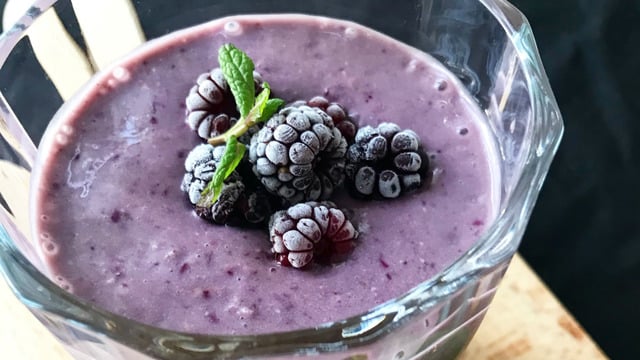 Lezzeti Baş Döndürür: Muzlu Böğürtlenli Smoothie