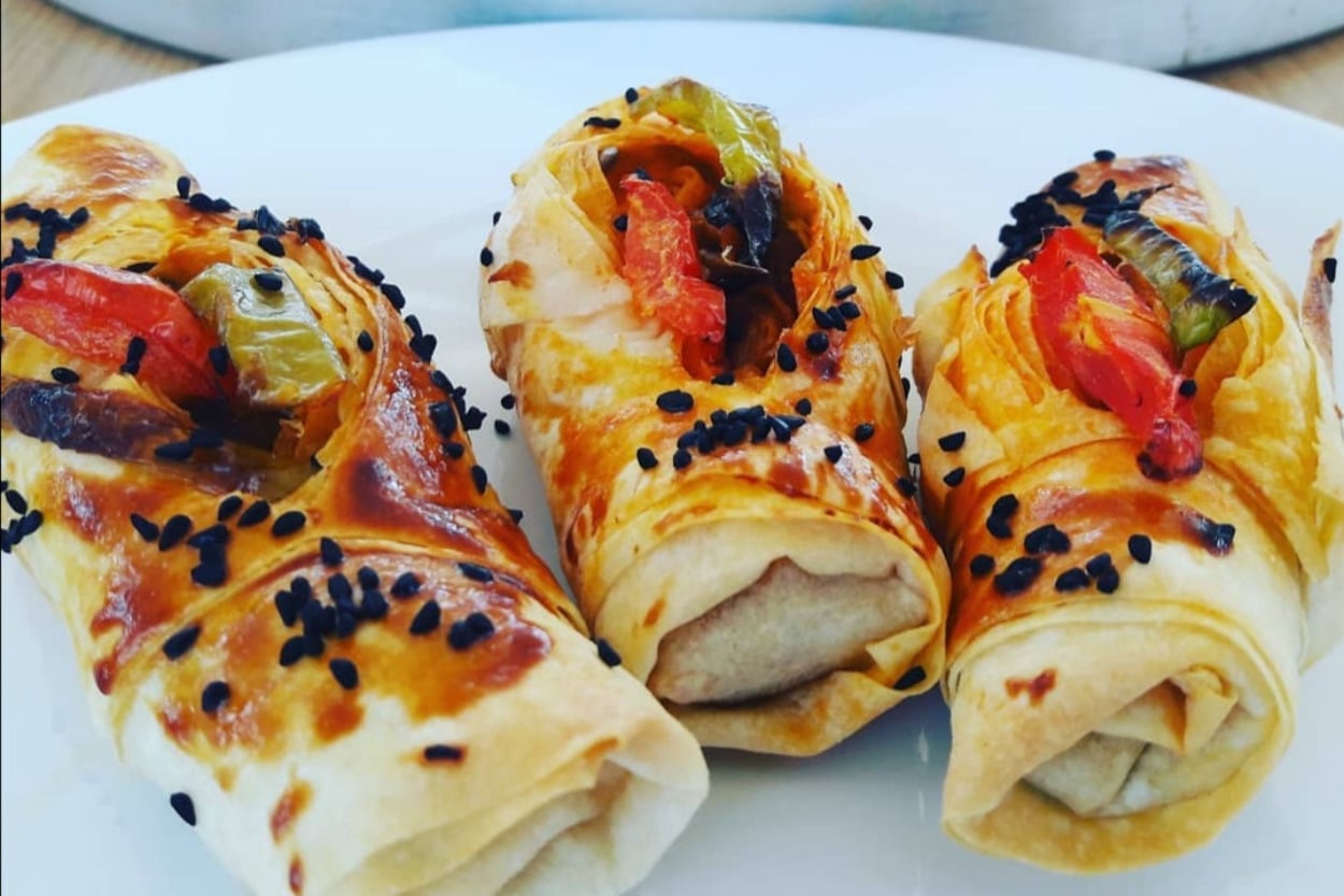 Çok Pratik: Karnıyarık Böreği