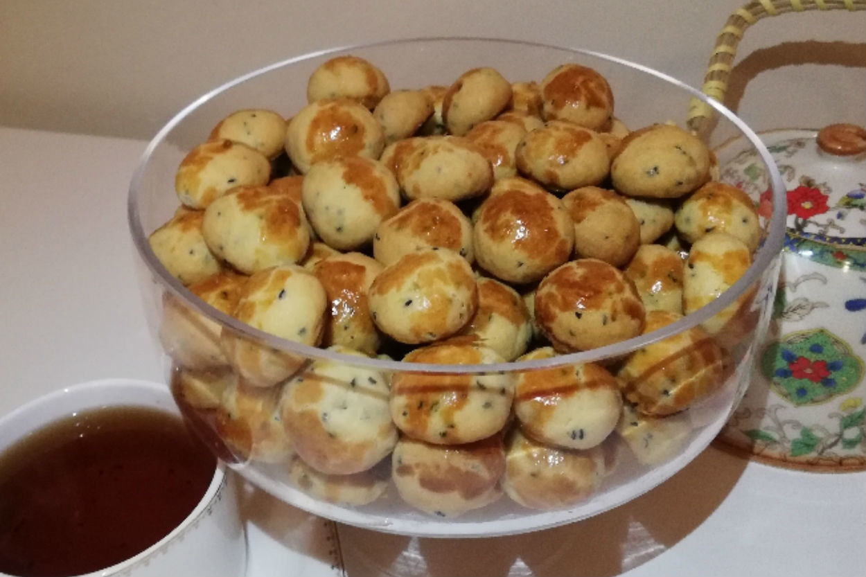 Demli Çayın Yanına: Çörek Otlu Misket Kurabiye