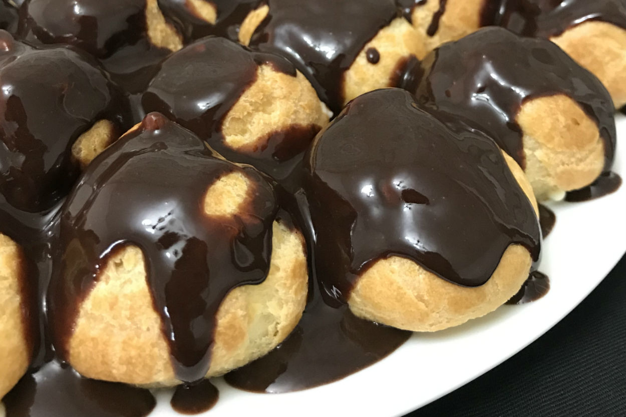İpeksi Kremasıyla: Bol Çikolata Profiterol