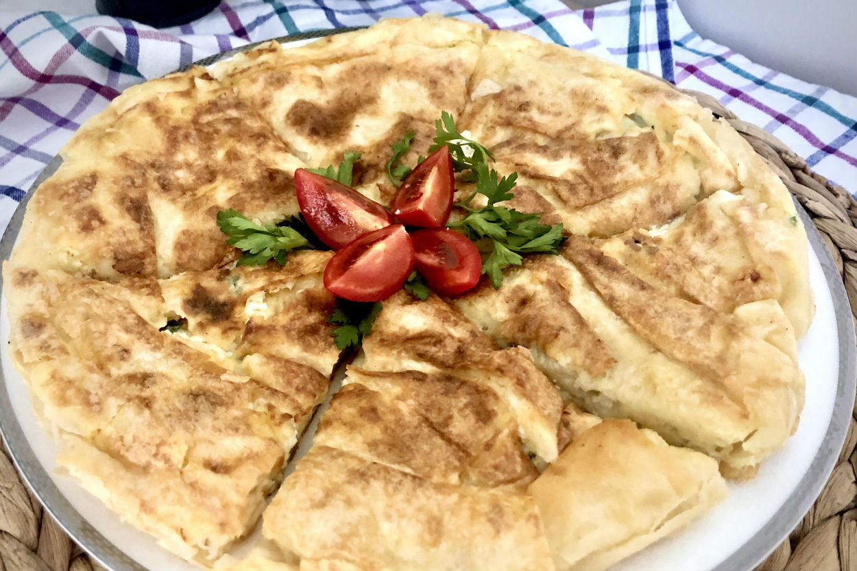 Pratik Kahvaltılara: Tava Böreği