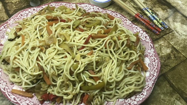Aile Sofralarına: Sebzeli Noodle