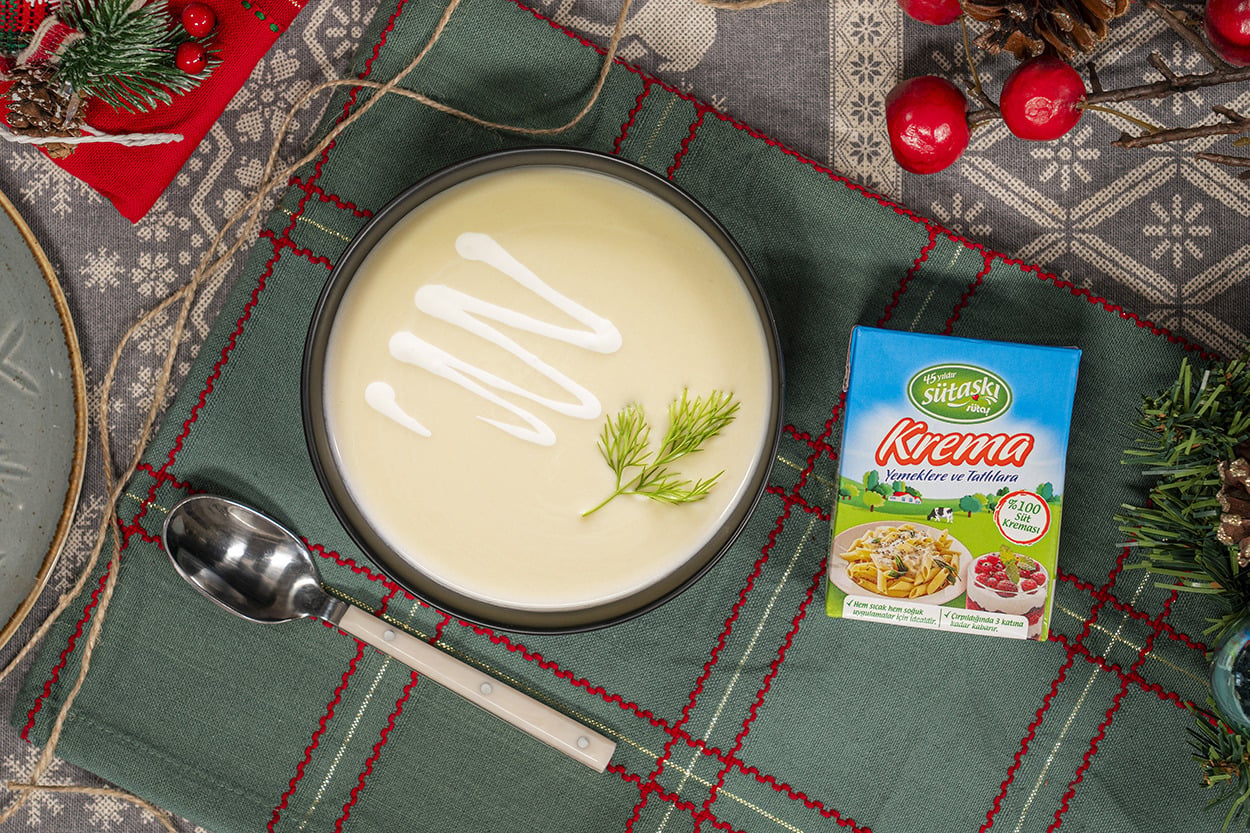 Enfes Uyum: Kremalı Pırasa ve Patates Çorbası