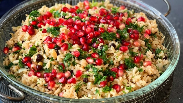 Yılbaşı Sofralarına: Narlı Otlu İç Pilav