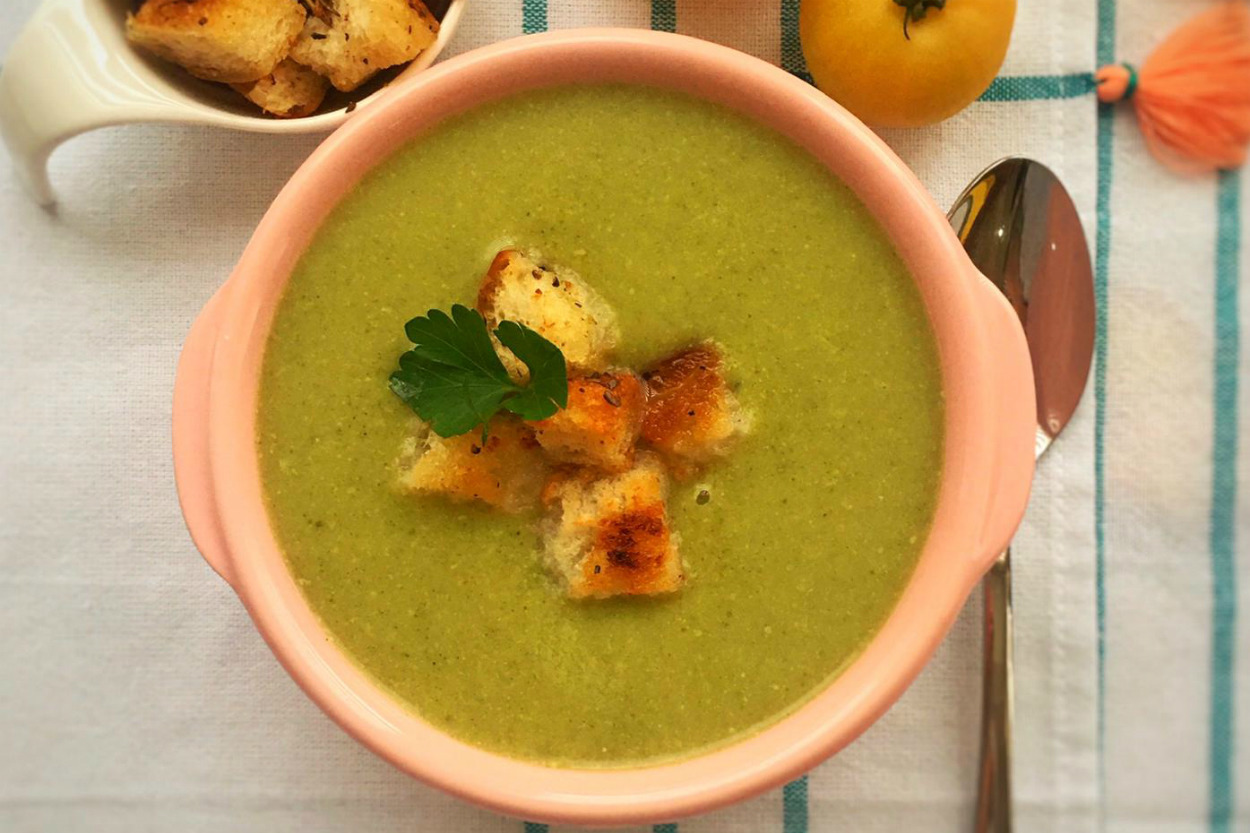 Yemyeşil Rengiyle: Sütlü Brokoli Çorbası