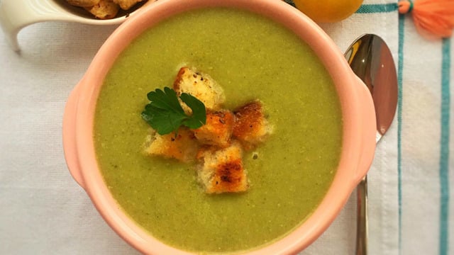 Yemyeşil Rengiyle: Sütlü Brokoli Çorbası