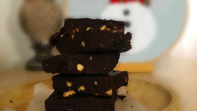 Pişmanlık Duymadan Yenir: Hurmalı Hafif Brownie