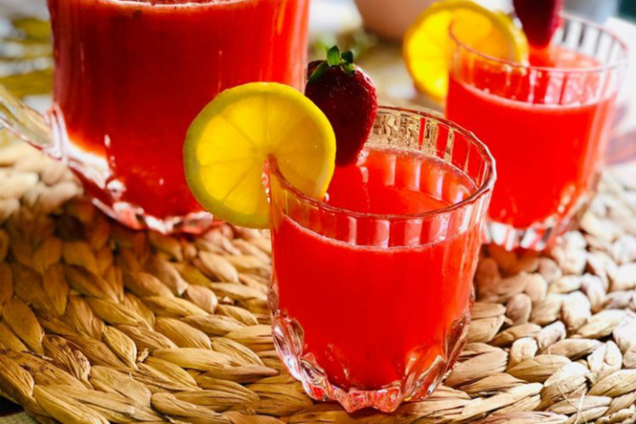 Sıcak Günlere: Çilekli Limonata