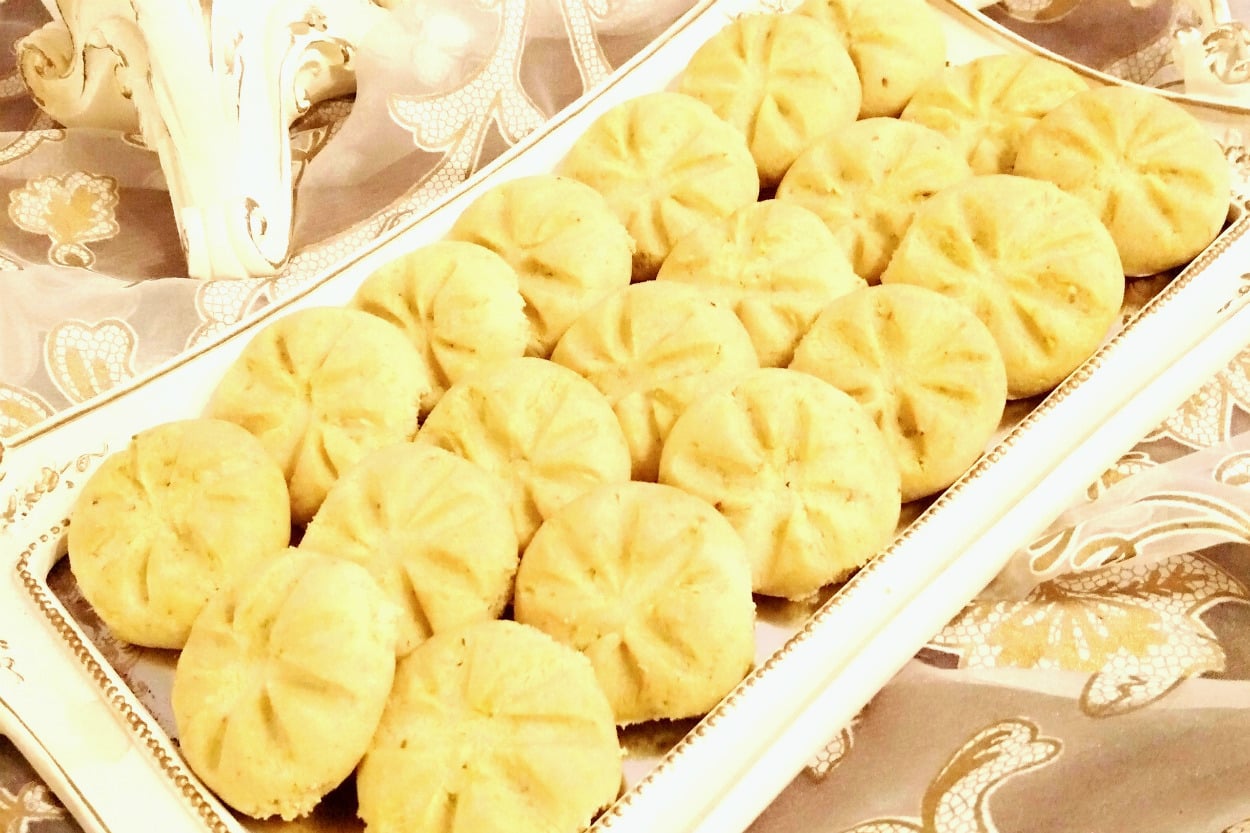 Sadece 4 Malzemeli: Fıstıklı Un Kurabiyesi