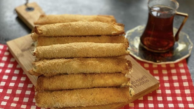 Sırrı Sosunda: Fırında Galeta Unlu Çıtır Börek