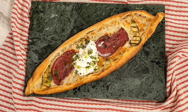 Bu Pide Başka: İtalyan Peynirli Gurme Pide