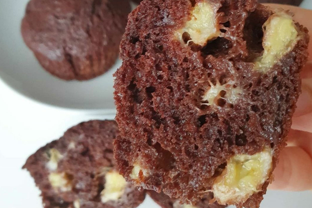 Nemli Yapısıyla: Muz Parçalı Kakaolu Muffin