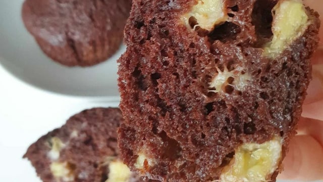 Nemli Yapısıyla: Muz Parçalı Kakaolu Muffin