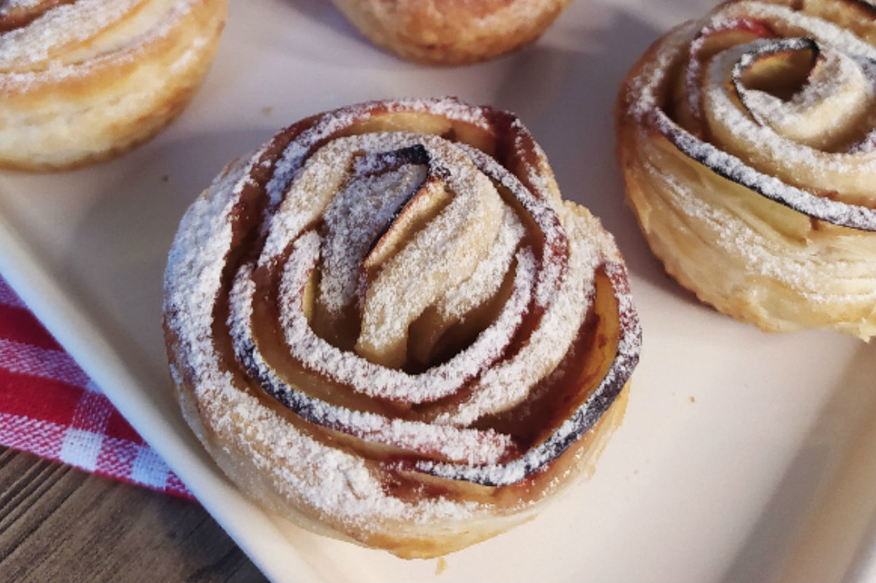 Apple Roses: Milföylü Elma Gülleri