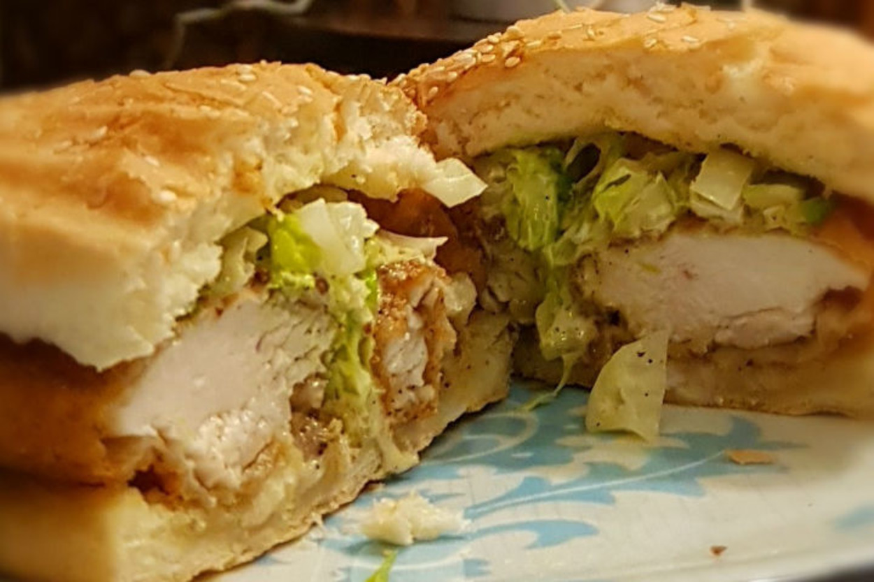 Bir Tane Asla Yetmez: Tavuk Burger