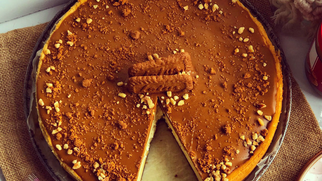 Enfes Tadıyla: Karamelli Bisküvili Cheesecake