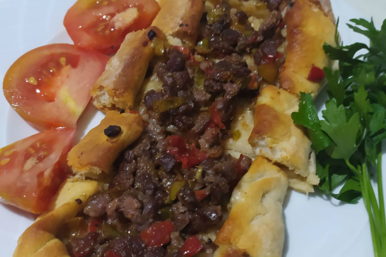 Leziz Hamuruyla: Kuşbaşılı Pide