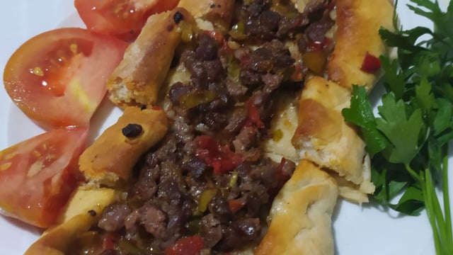 Leziz Hamuruyla: Kuşbaşılı Pide
