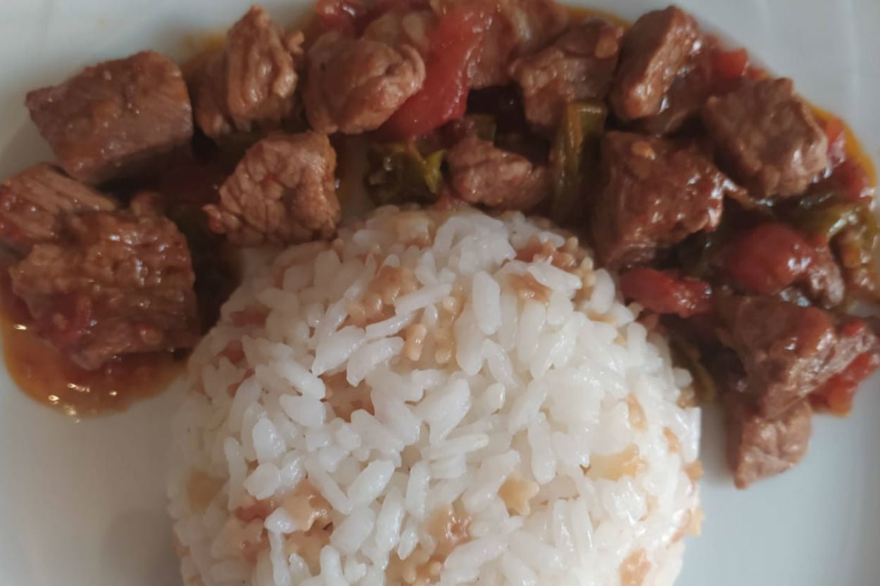 Enfes İkili: Pilav ve Et Sote