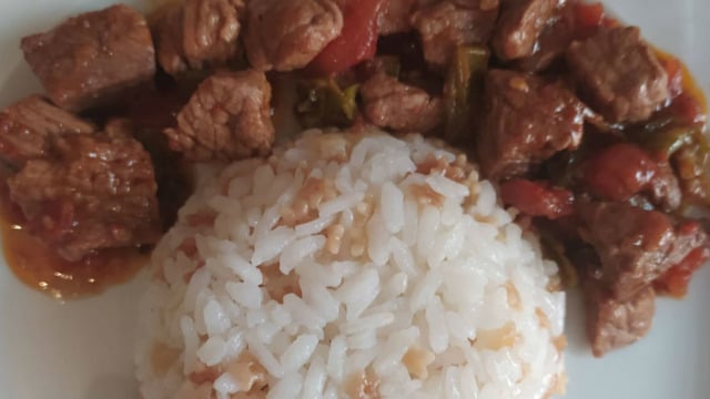 Enfes İkili: Pilav ve Et Sote