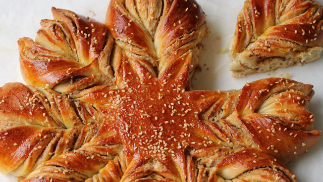 Bütün Lezzetler Bir Arada: Tahinli Çiçek Çörek