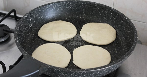 kahvaltilik-mayasiz-bazlama-asama-7