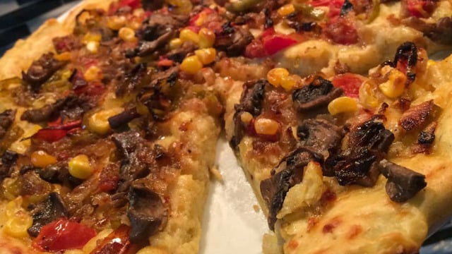 Pizza Aşkına: Patates Hamurundan Mantarlı Pizza