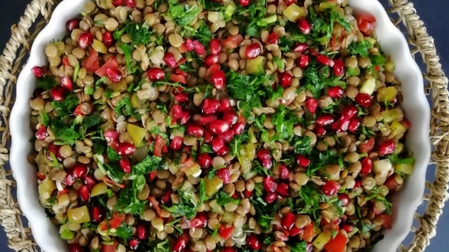 Yılbaşı Sofralarına: Yeşil Mercimek Salatası