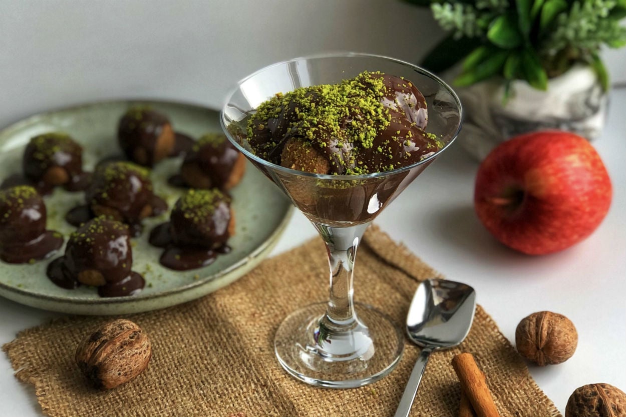 Ceviz de Çok Yakıştı: Elmalı Profiterol