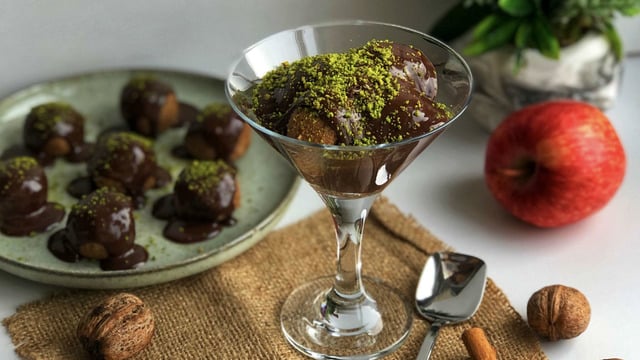 Ceviz de Çok Yakıştı: Elmalı Profiterol