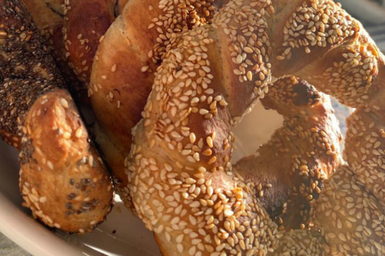 Pazar Kahvaltılarına: Susamlı Ev Yapımı Simit