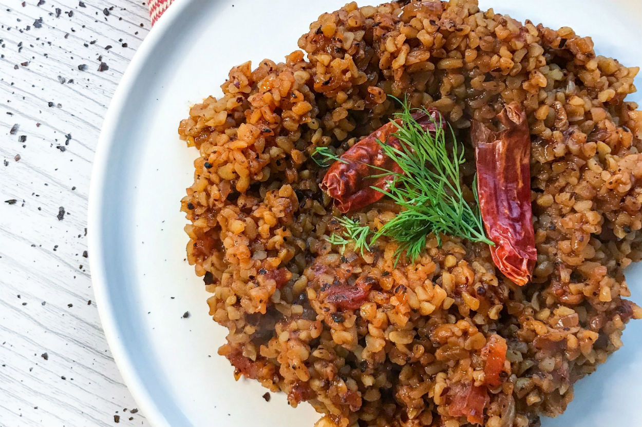 Ana Yemeklerin Yanına: Acılı Bulgur Pilavı