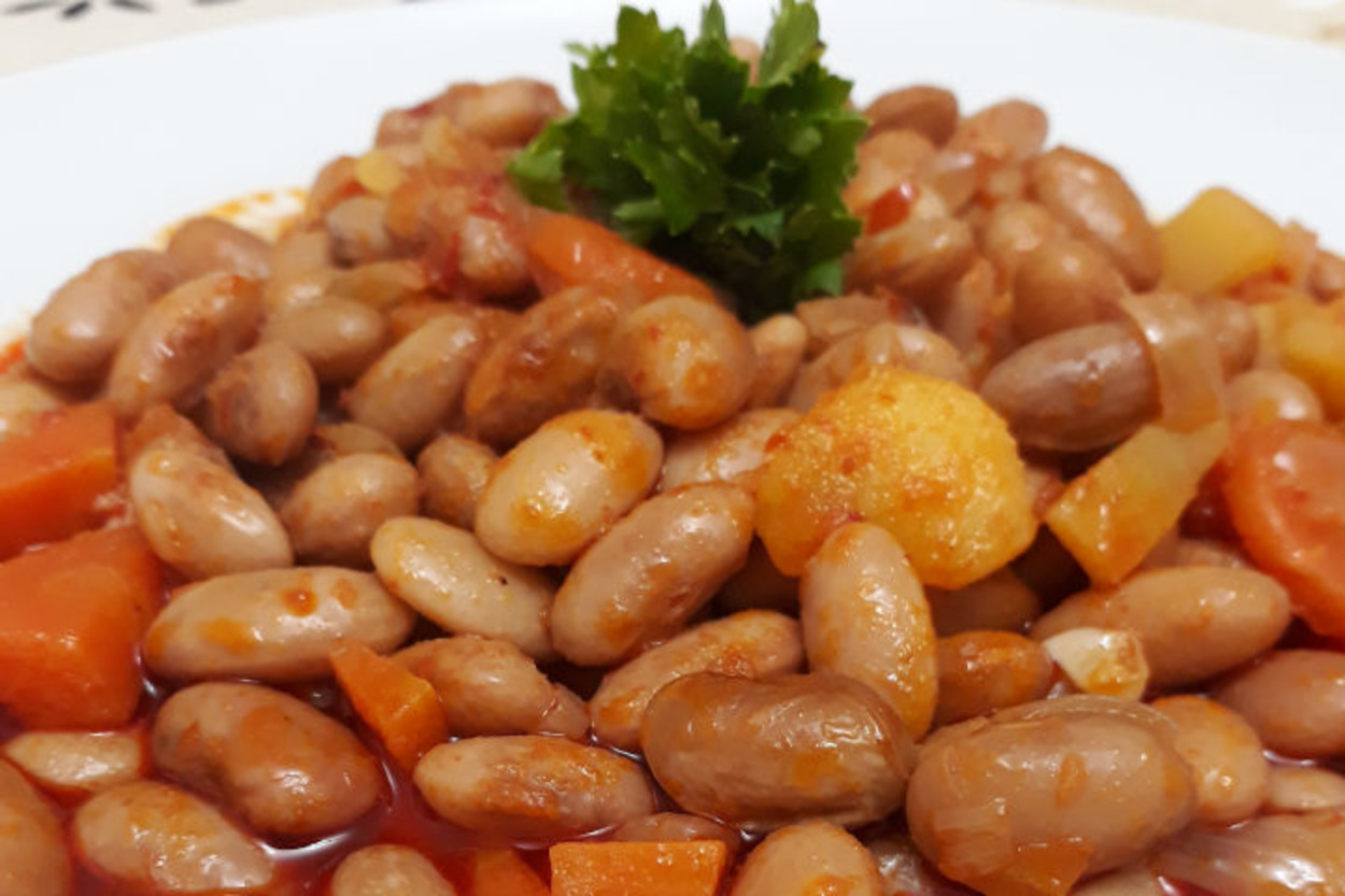 En Kolay Yemeklerden: Zeytinyağlı Barbunya