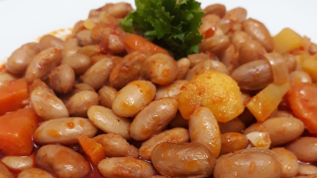 En Kolay Yemeklerden: Zeytinyağlı Barbunya
