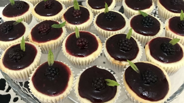 Tek Lokmalık Enfes Lezzet: Böğürtlenli Mini Cheesecake