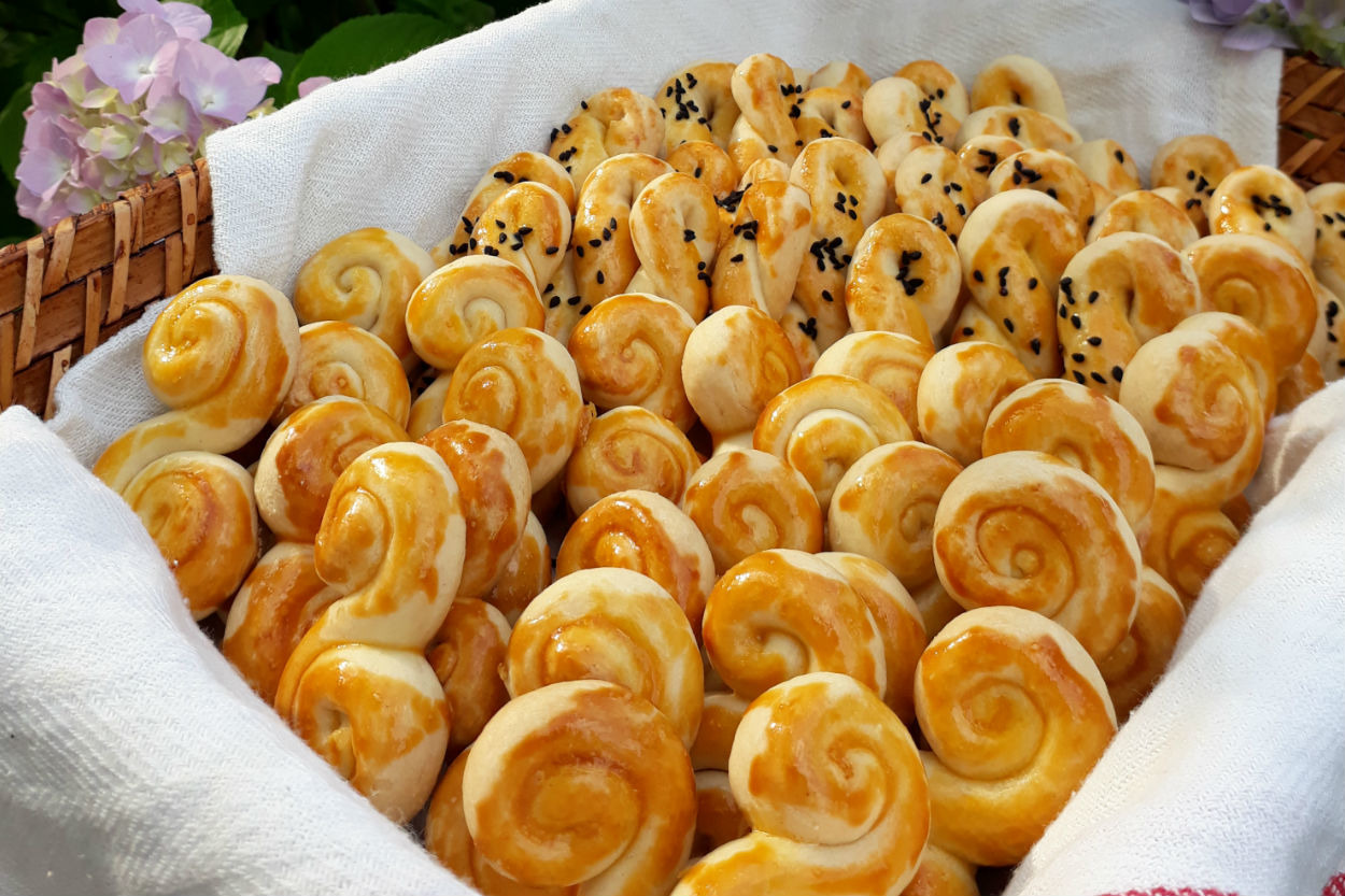 Çay Yanına: Tuzlu Sirkeli Kurabiye