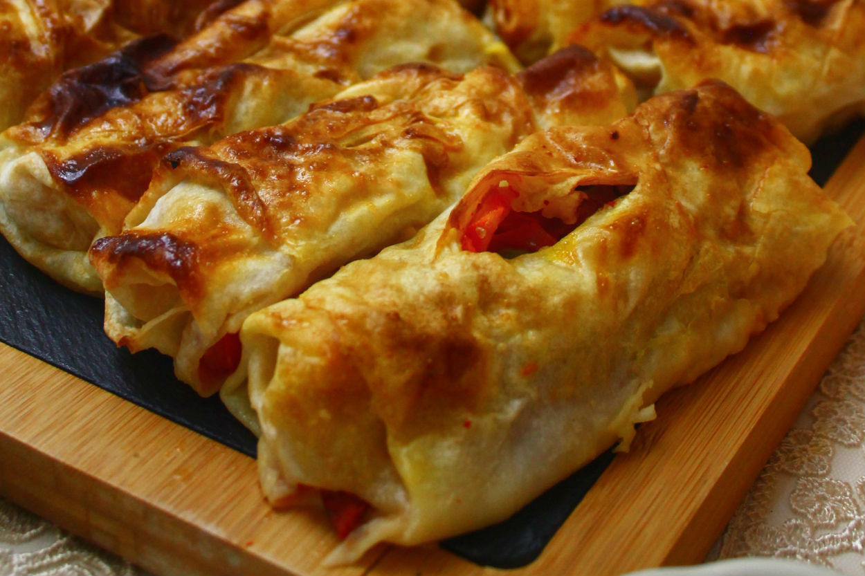 Davet Sofralarına: Sucuklu Börek