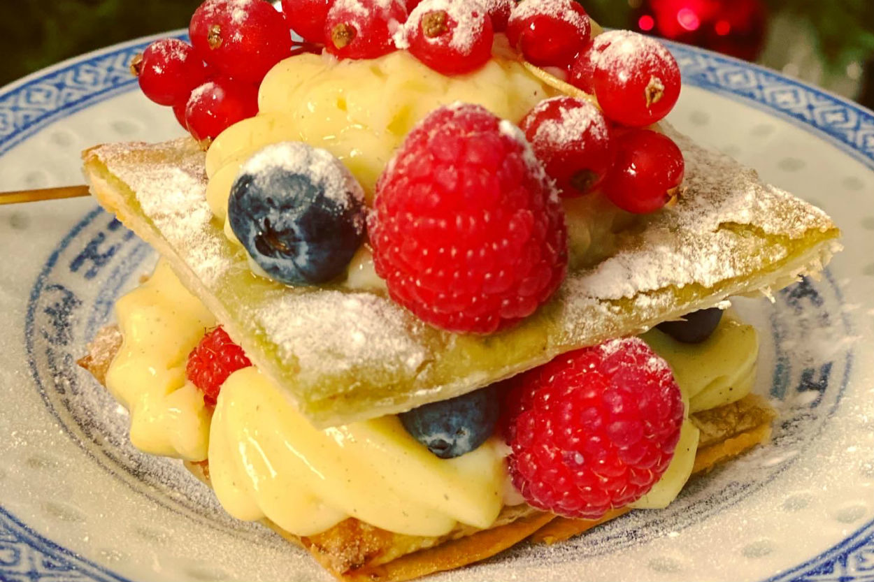 Hemen Yapmalı: Fıstıklı Katmerli Kolay Yaş Pasta