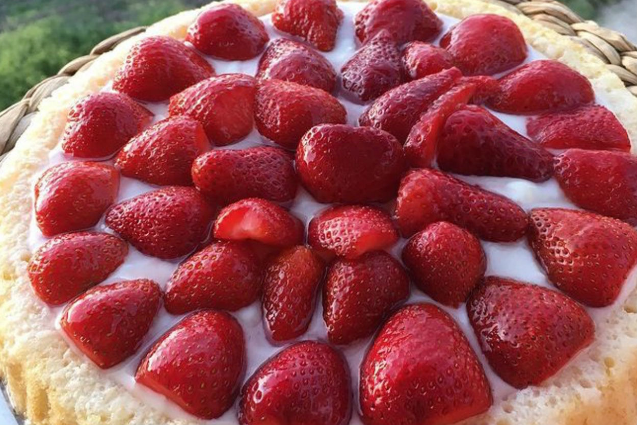 Görseli İştah Açan: Çilekli Tart