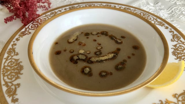 Soğuk Kış Günlerine: Süzme Yeşil Mercimek Çorbası